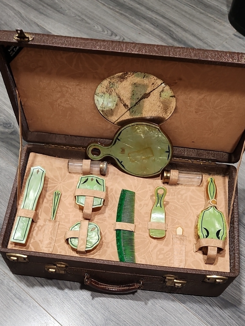 Vintage Grooming Set in Green - 8-Piece Travel Vanity Suitcase RARE